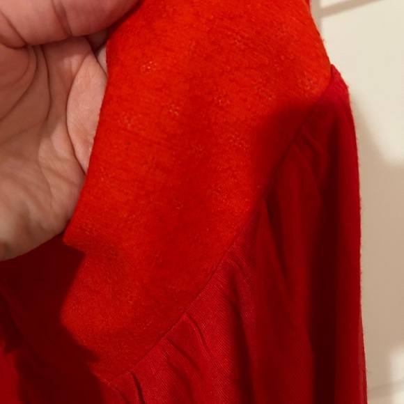 Red detailed back tank top - size small - Picture 3 of 6